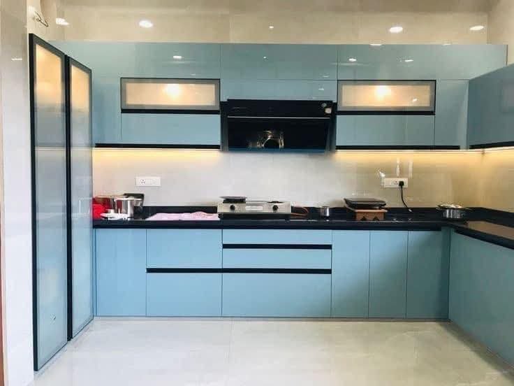 Sleek Kitchen Island & Chimney Setup