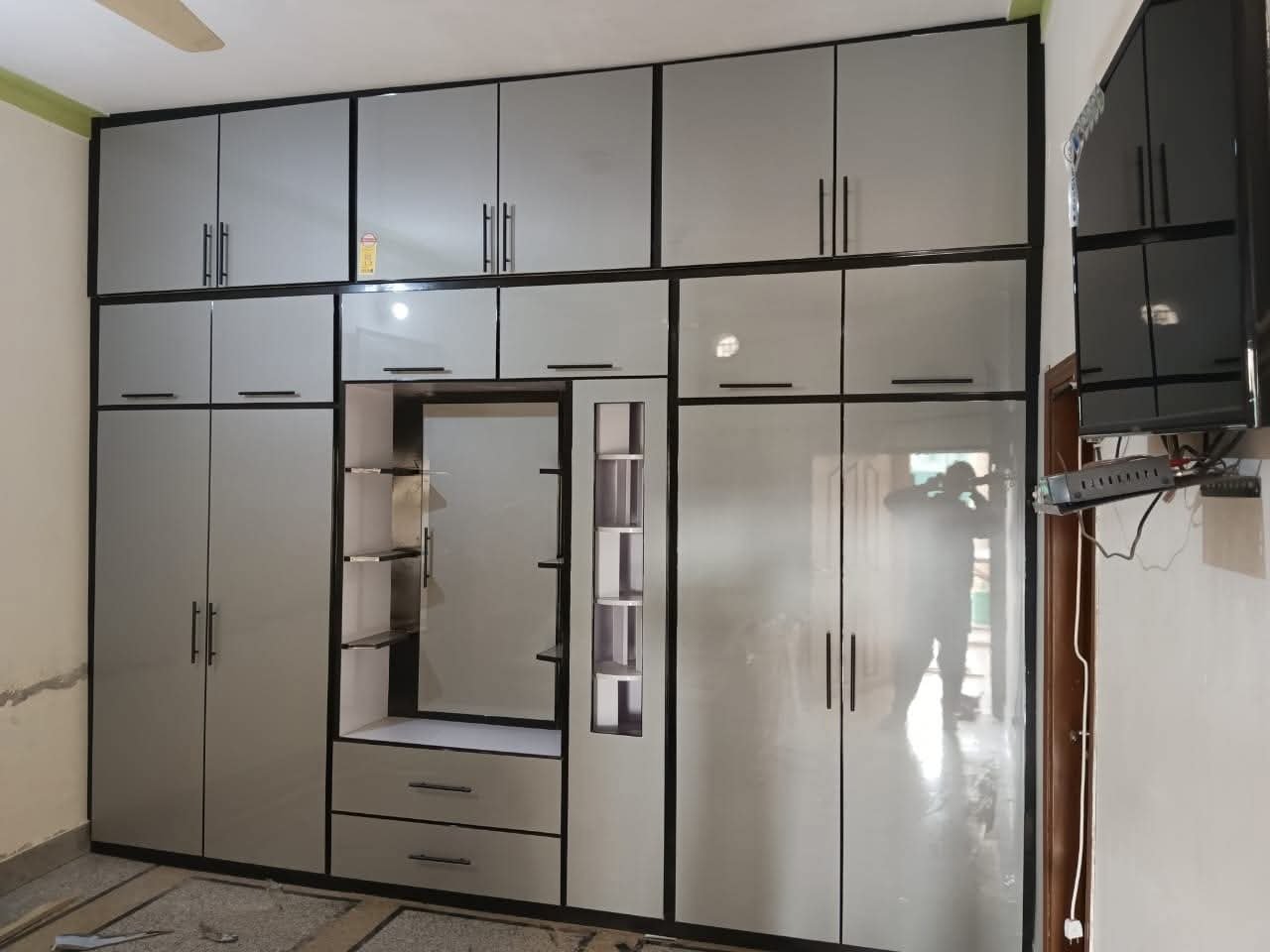 Sliding Almari & Closet Design